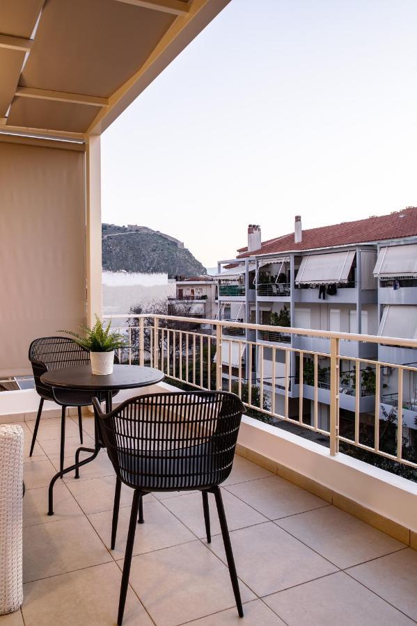Living In Nafplio Urban Chic Apartments Kültér fotó